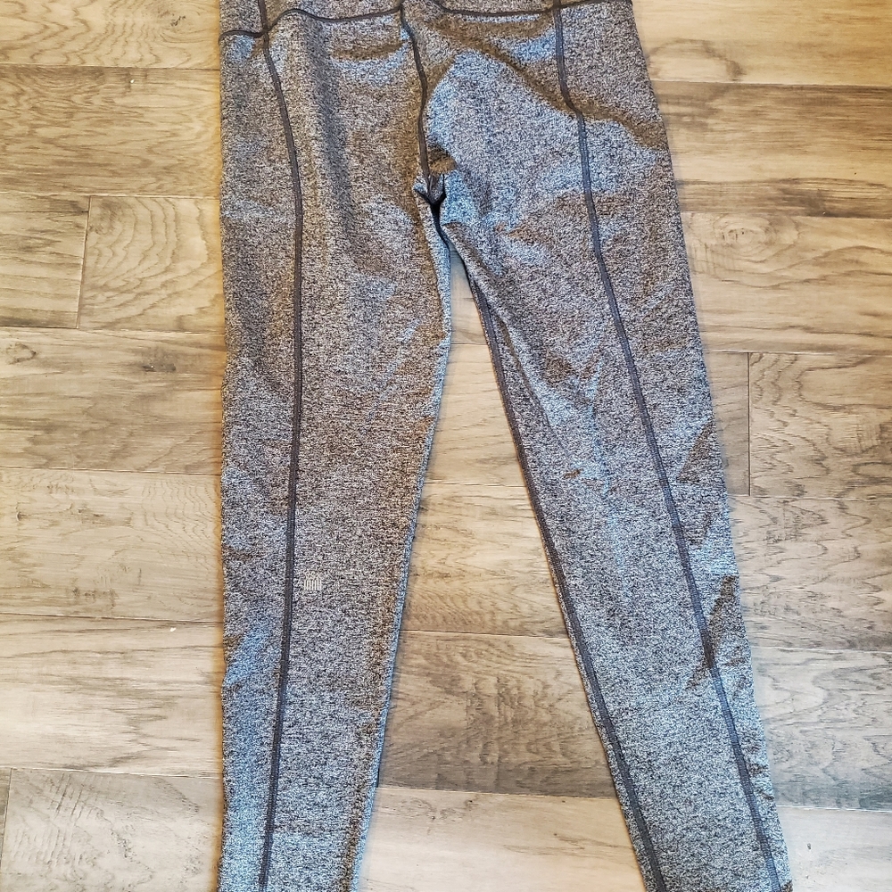 Victoria's Secret Knockout Leggings Medium - Picture 3 of 4